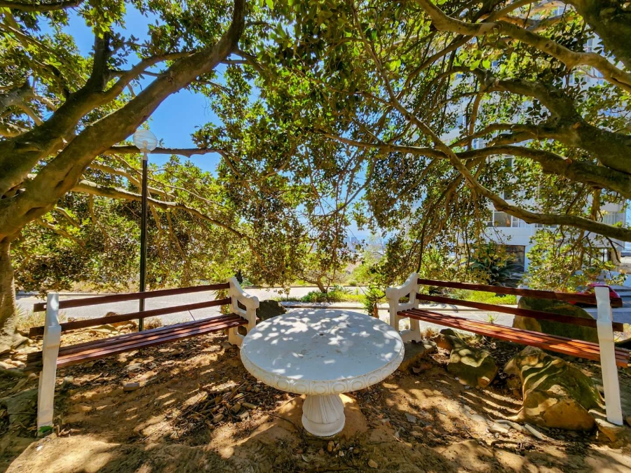 1 Bedroom Property for Sale in Vredehoek Western Cape